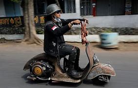 Motor Vespa Anak Punk